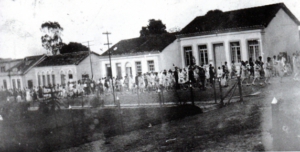 Procissão ao lado da Igreja Matriz