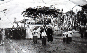 Procissão passa pela avenida Rio Branco em homenagem aos missionários